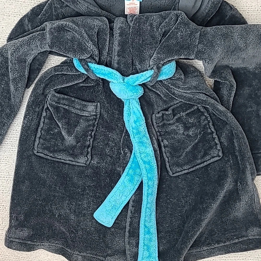 Cat & Jack Plush Cozy Sherpa Long Sleeve Hooded Monster Robe in Dark Gray/Blue
